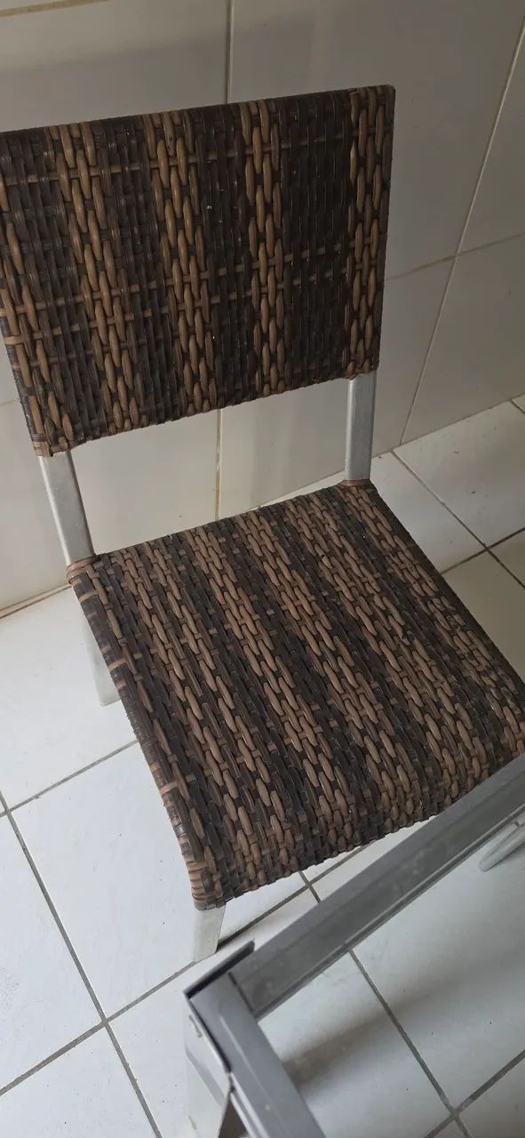 Mesa de vidro com 4 cadeiras  - Foto 2