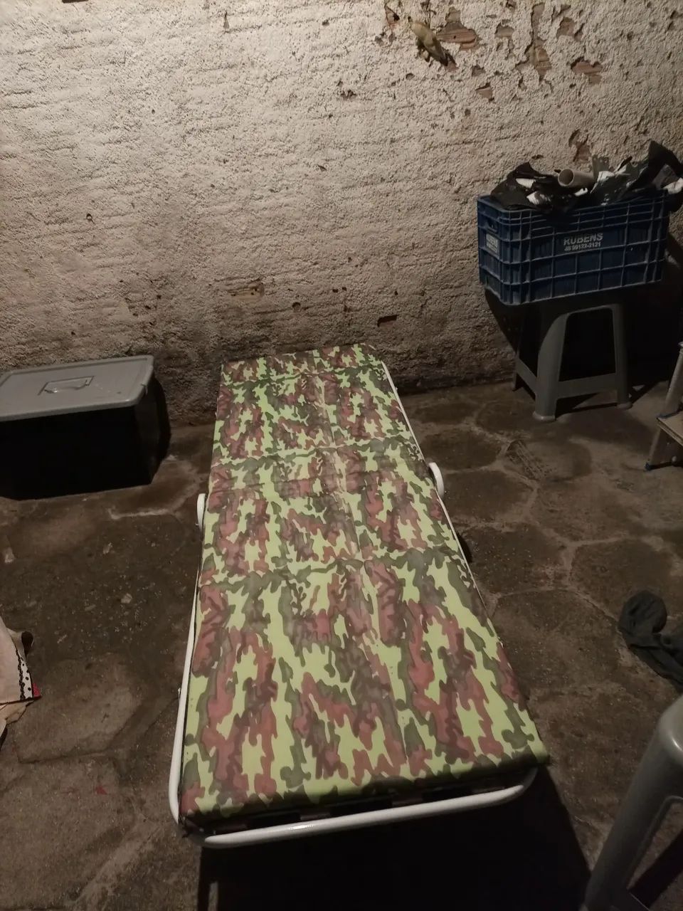 Cama dobrável de camping 