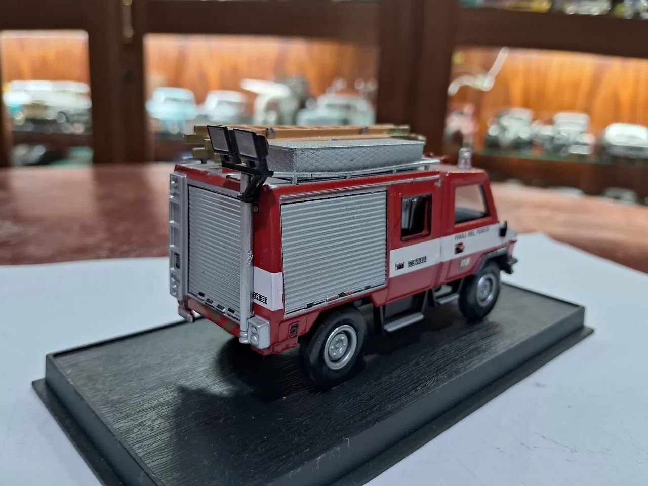 Miniaturas de caminhões modelos raros  - Foto 3