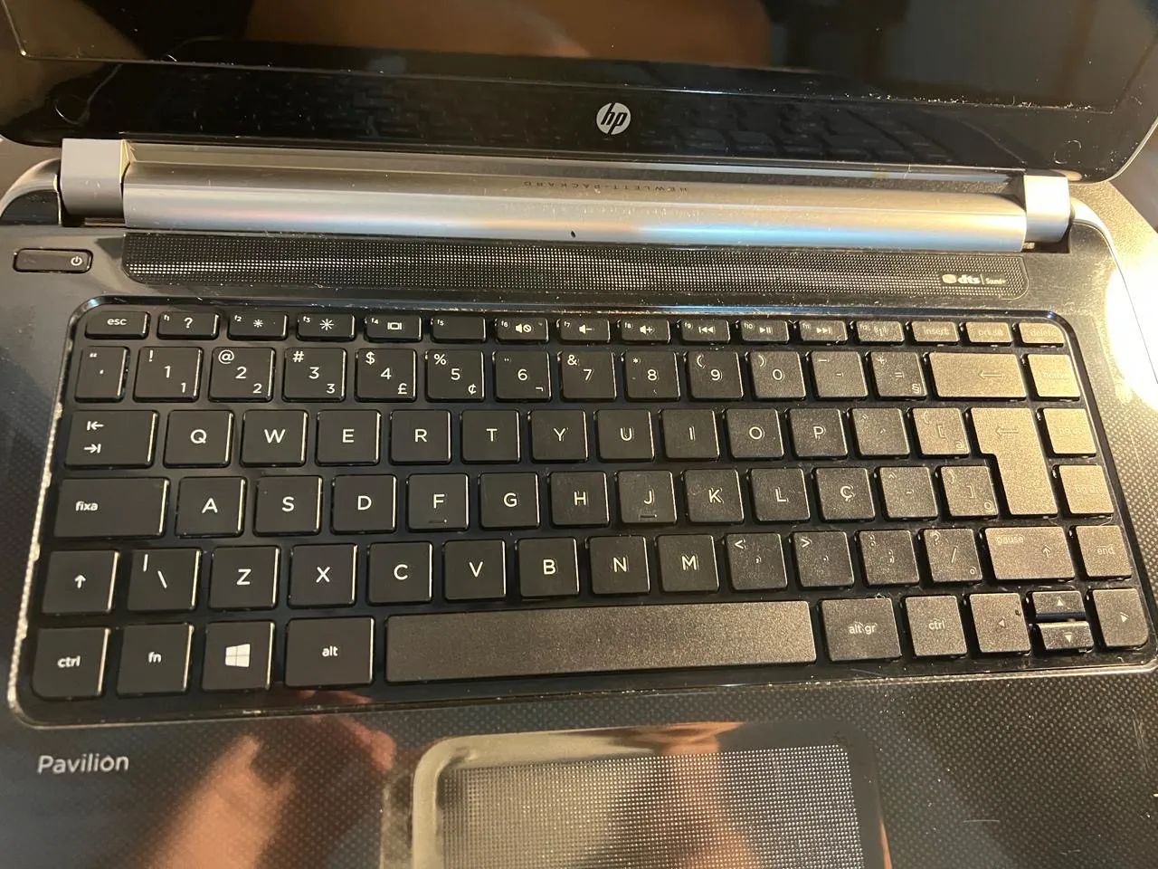 Notebook HP com tela quebrada sem carregador. - Foto 4