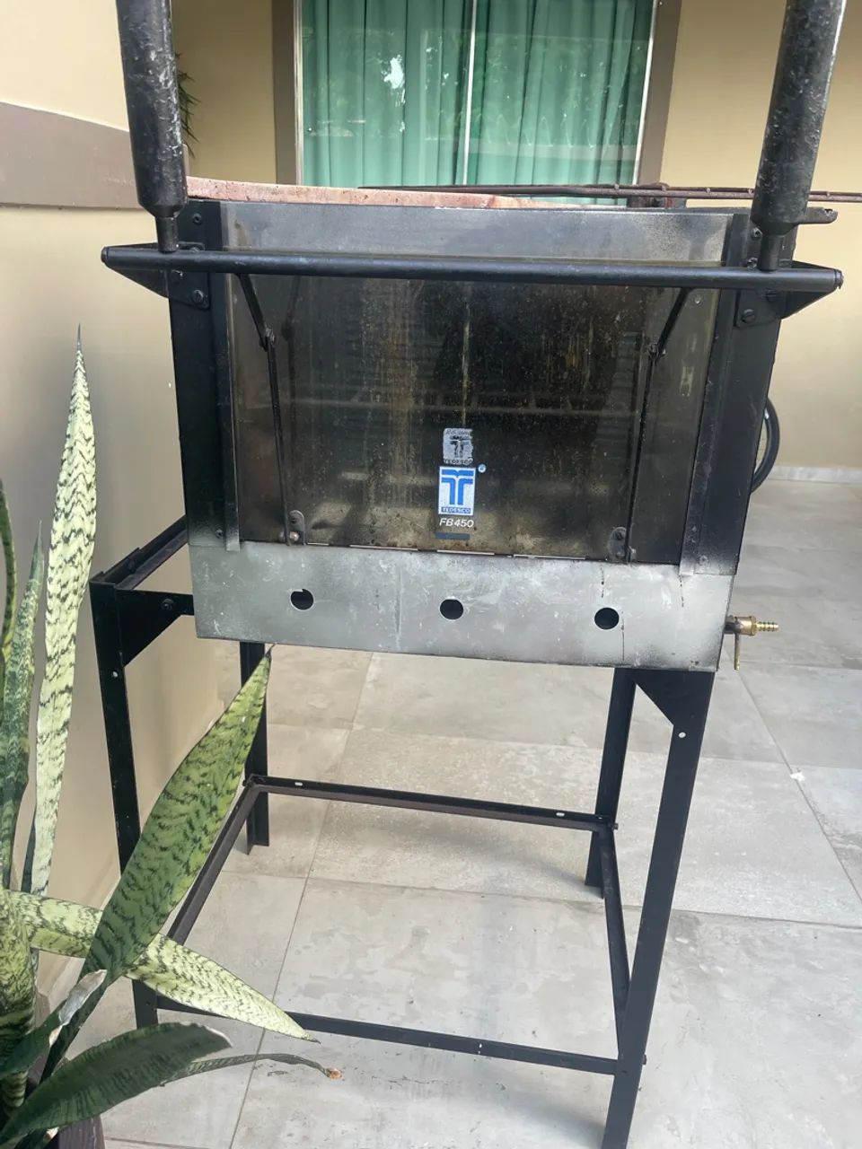 Vende se Forno a pedra  de Pizza e Pão.