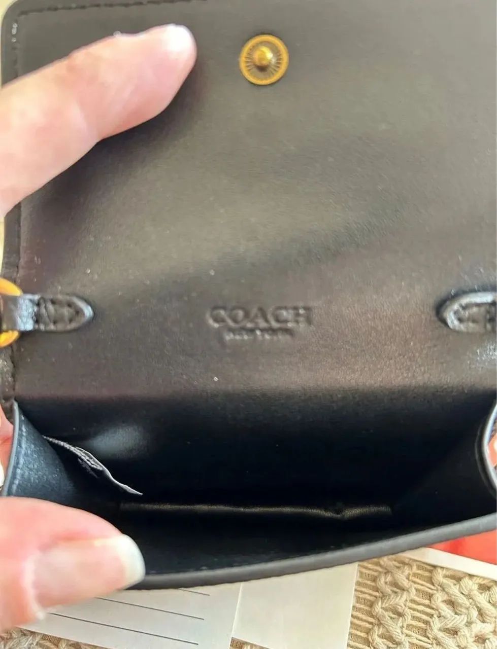 porta-cartões essential half flap coach preto - Foto 4