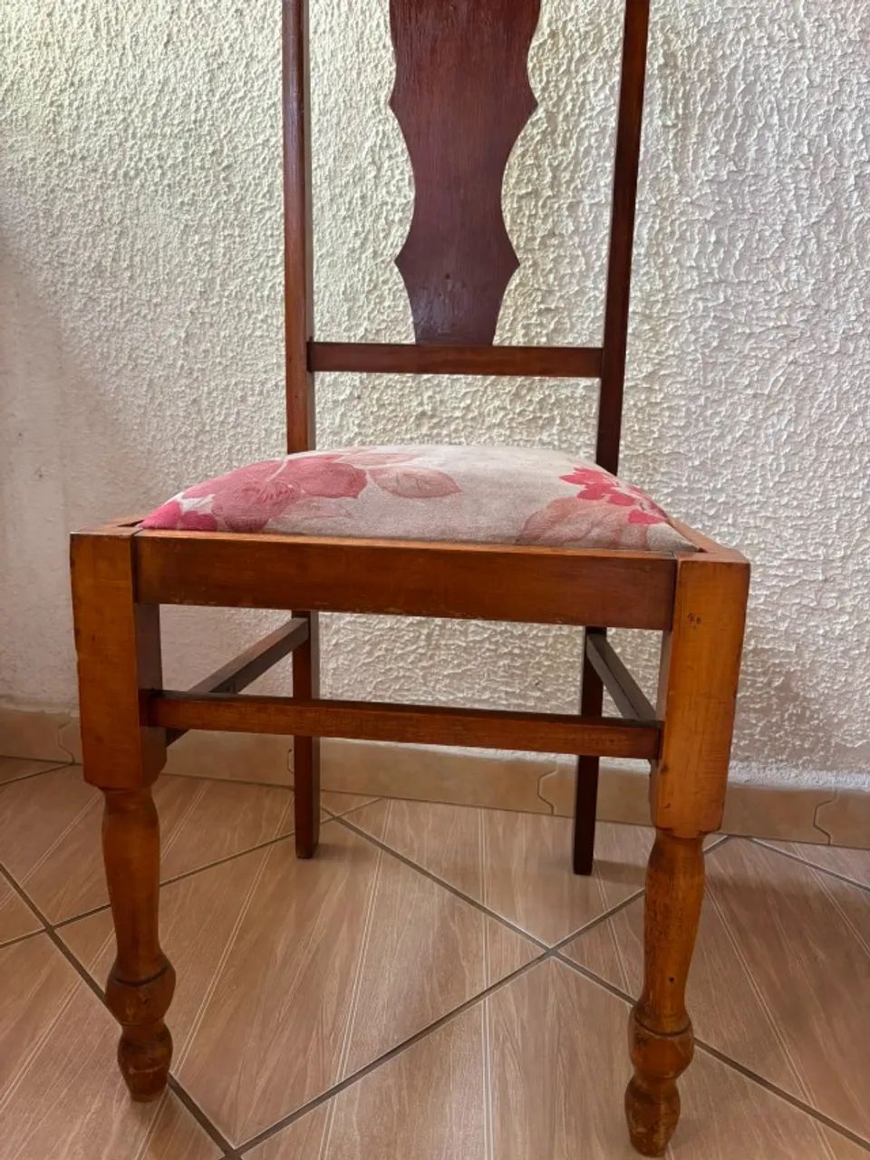 Par de Cadeiras Antigas em Madeira Maciça - Estilo Rústico / Colonial - Foto 3
