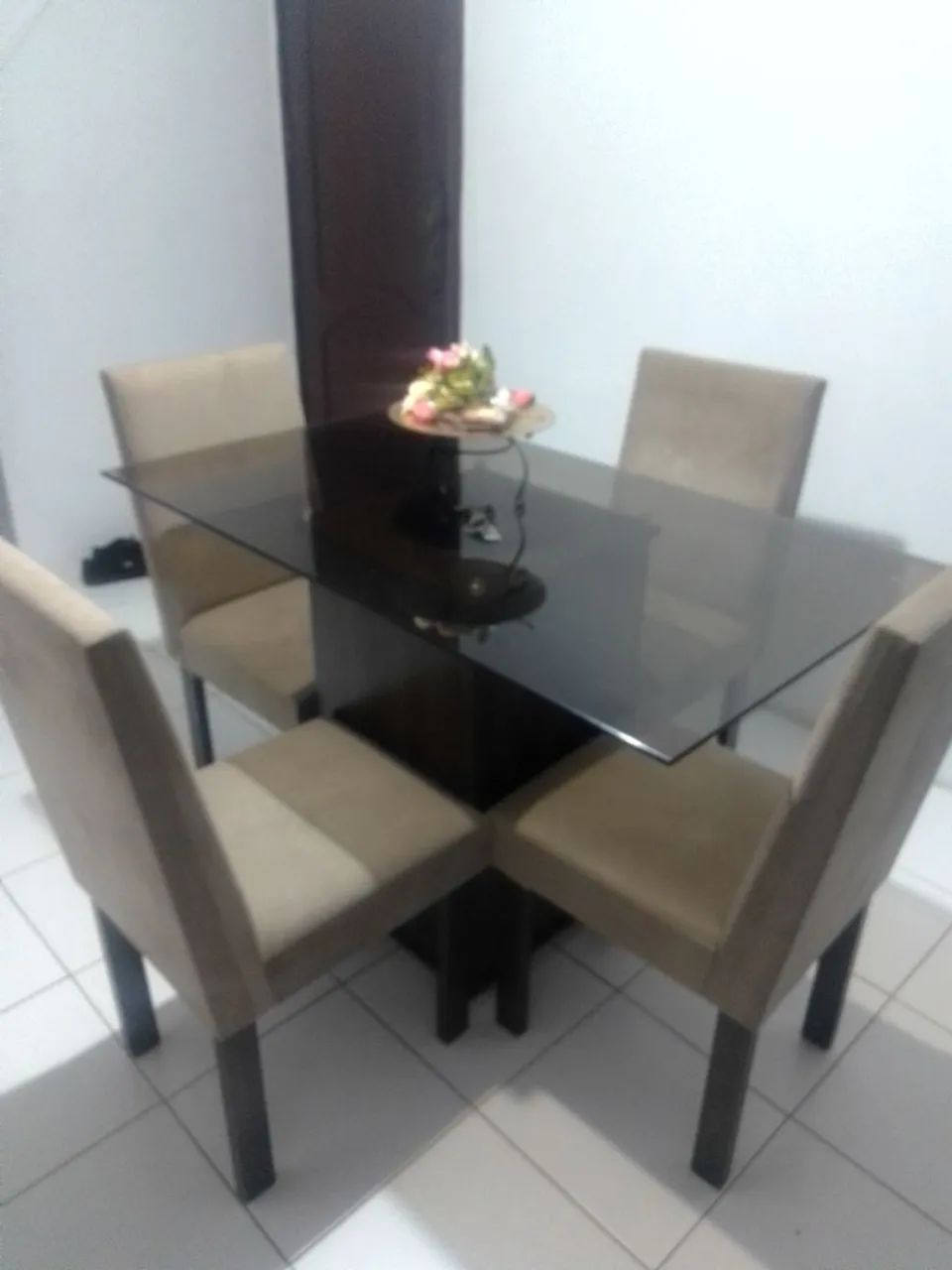 Conjunto de mesa com 4 cadeiras  - Foto 2