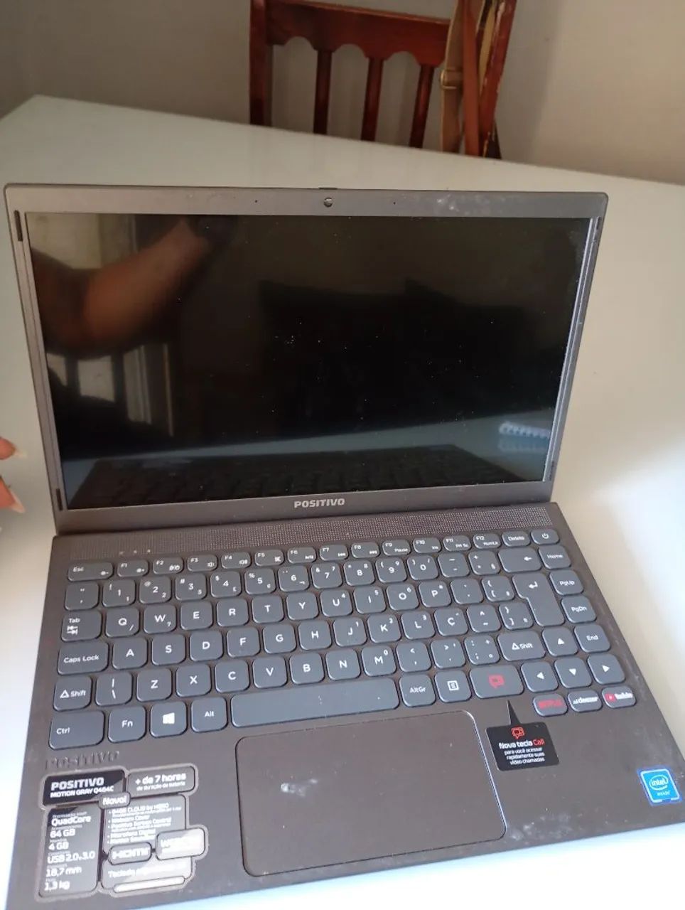Vendo notebook está funcionando porém está com essas linhas e sem o carregador . - Foto 4