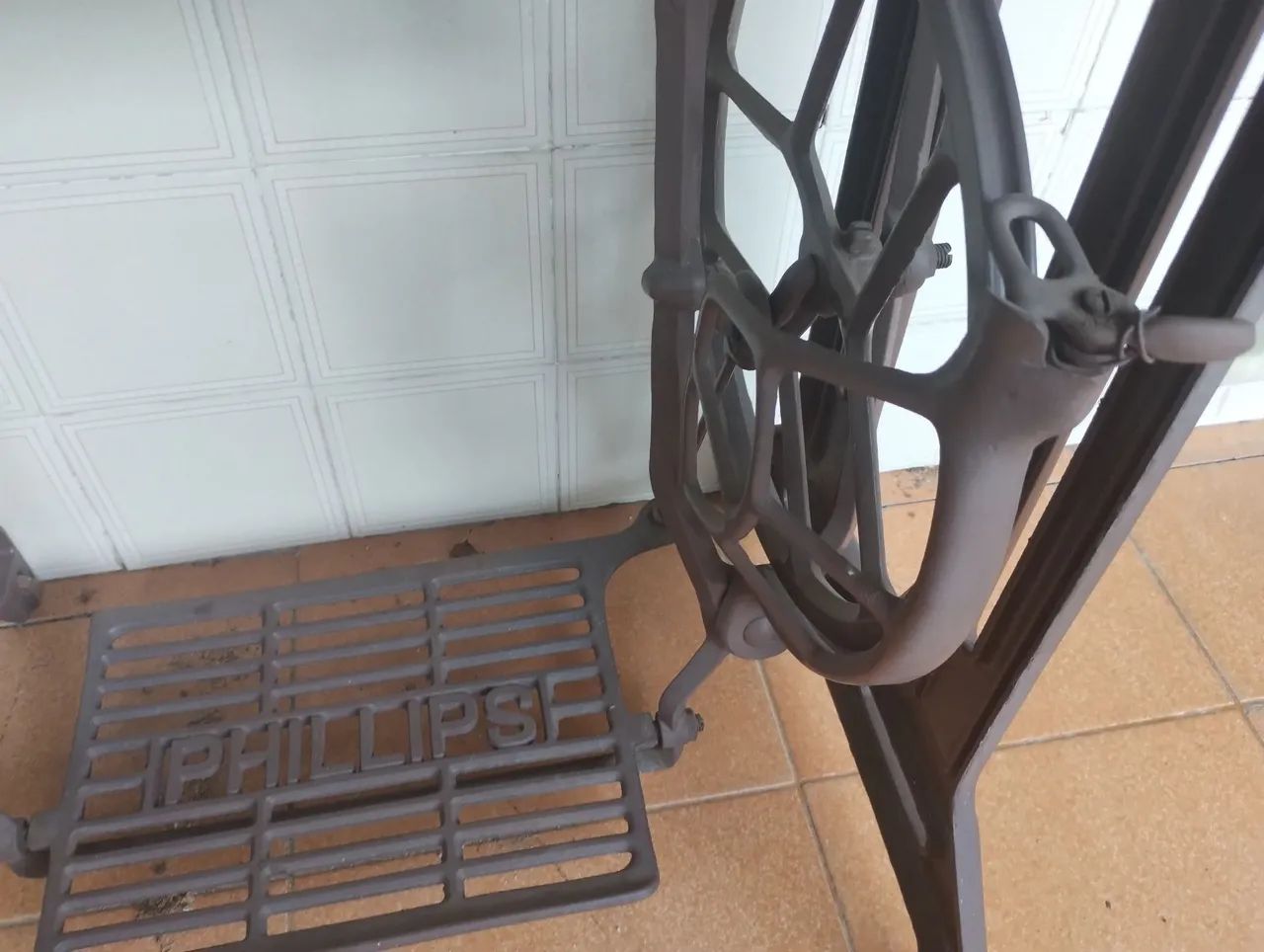 Mesa com pé de ferro Singer  - Foto 5