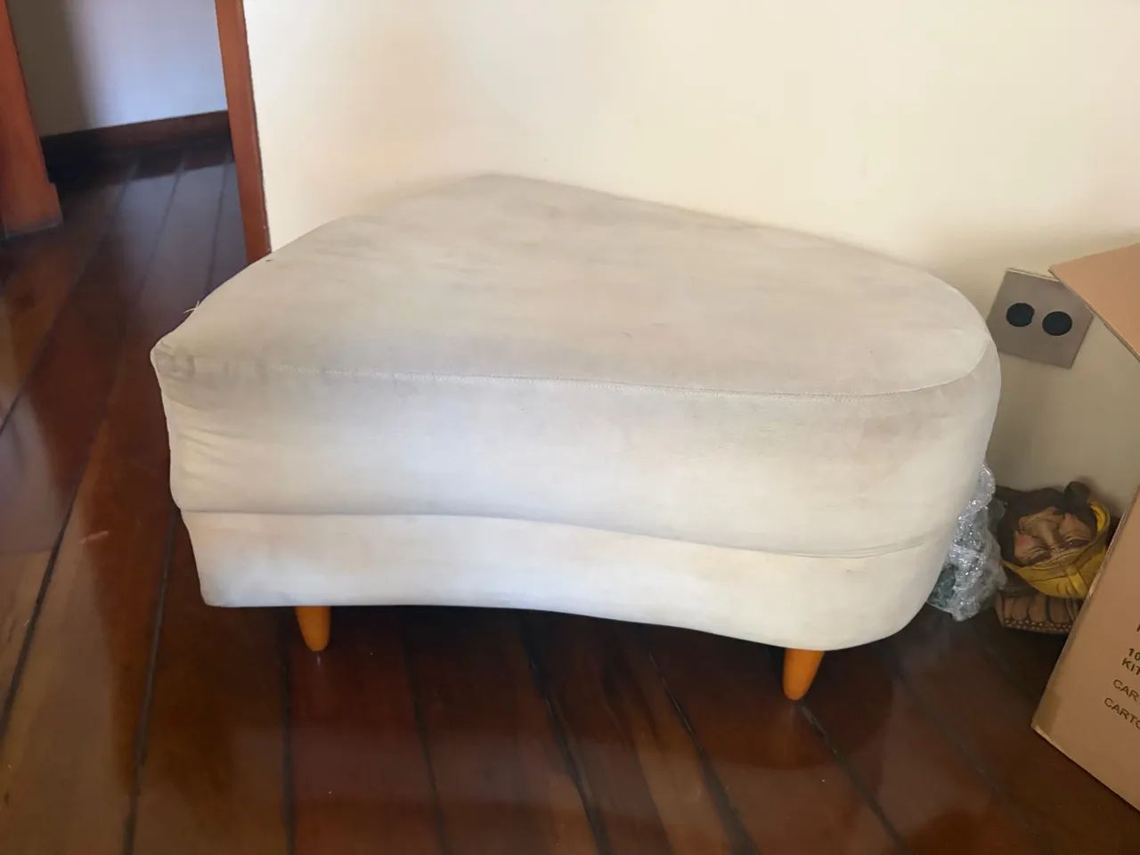 ? OPORTUNIDADE: Conjunto de Sala Completo (Sofás, Chaise, Puff e Mesa) - Desapego! - Foto 4