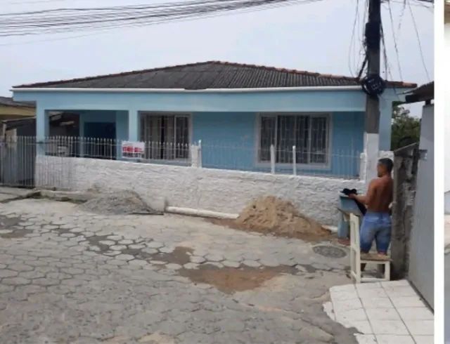 Casa  para investidor ,  com terreno para construir no mínimo 10 kitnets para alugar