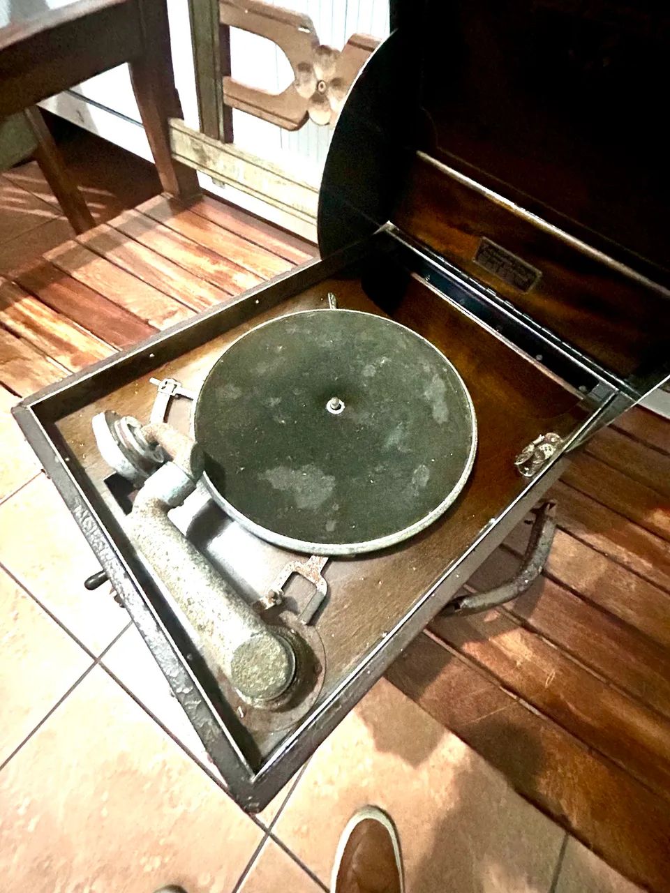 Antiga Grafonola - Marca Columbia  - Foto 2