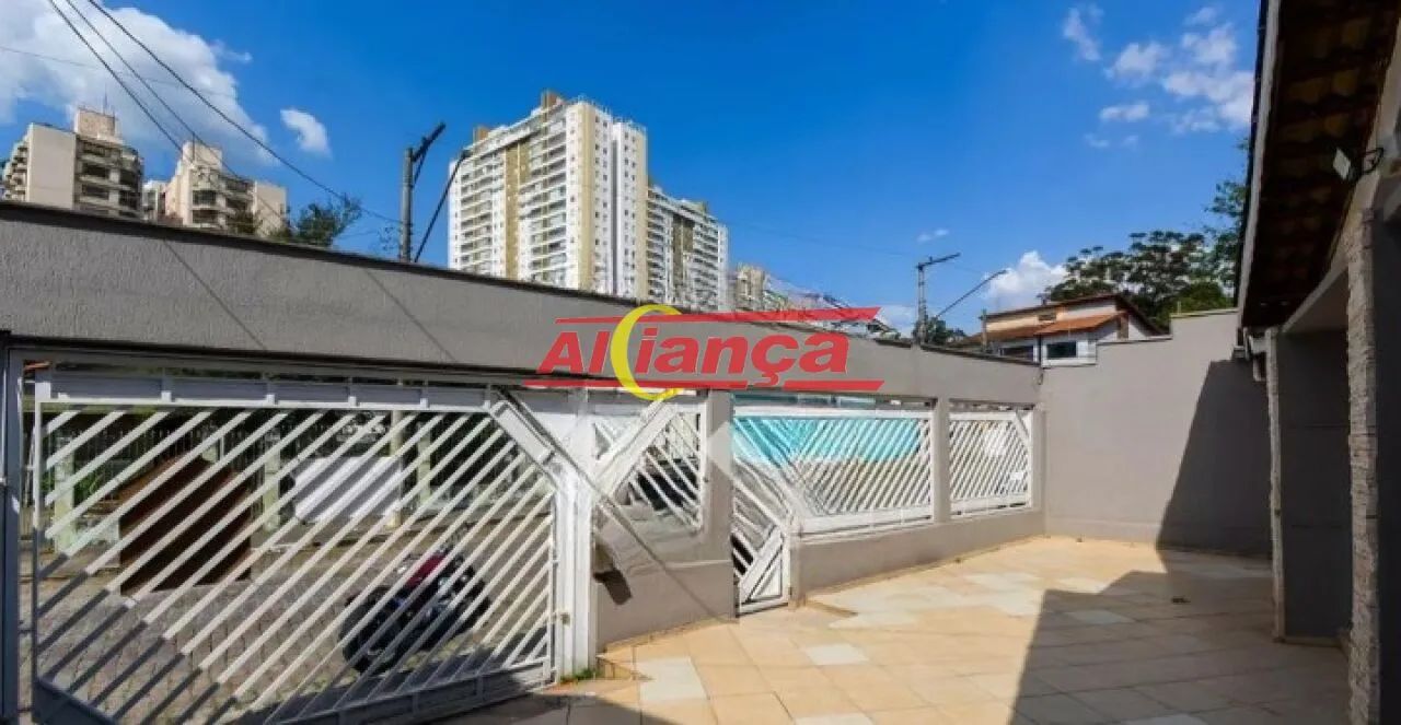 Casa à venda com 390m², 3 quartos e 3 vagas com piscina privativa