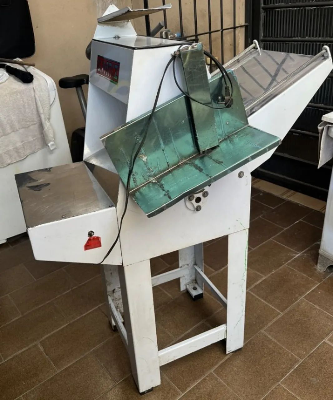 Fatiadeira de pão G.PANIZ - equipamento de panificação (usada) - Foto 3