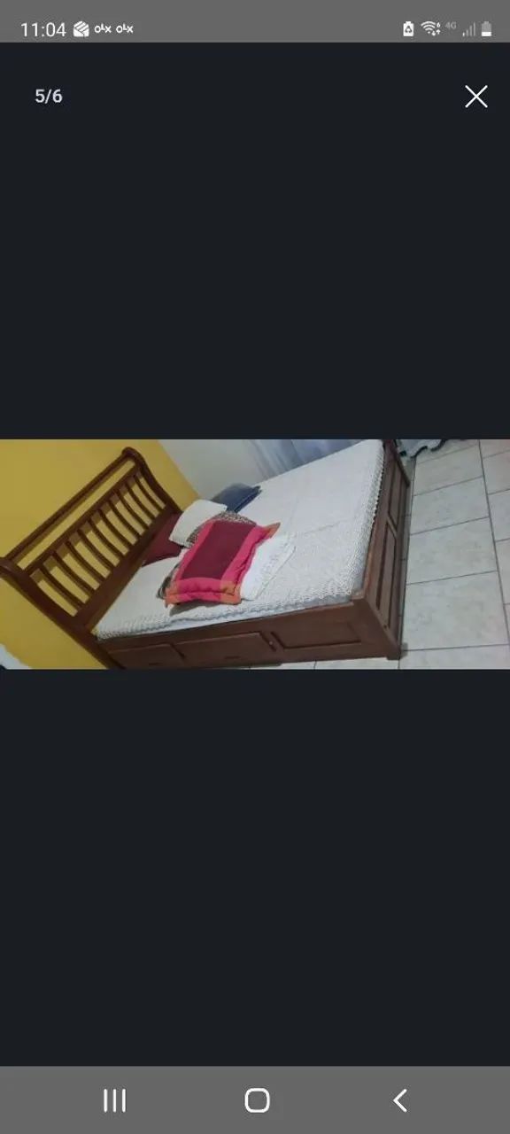 Elegante cama em madeira maciça  com 4 gavetas