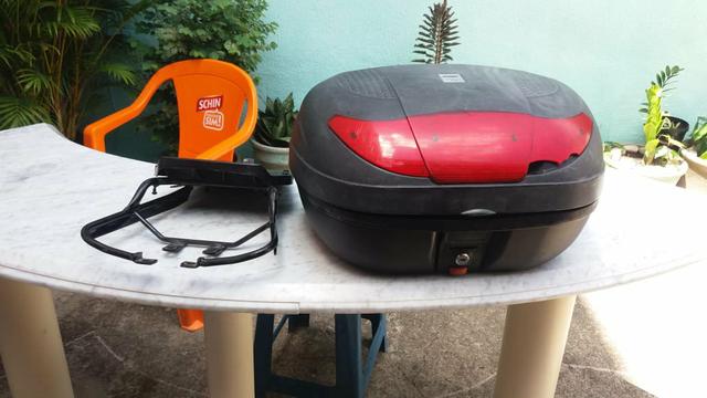 Baú para moto com suporte perfeito estado bem reforçado - Foto 2
