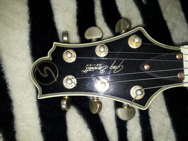 Guita semi acústica
