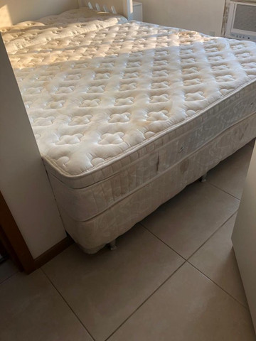 Cama Box e colchão Superking Ortobom tamanho 2x1,9