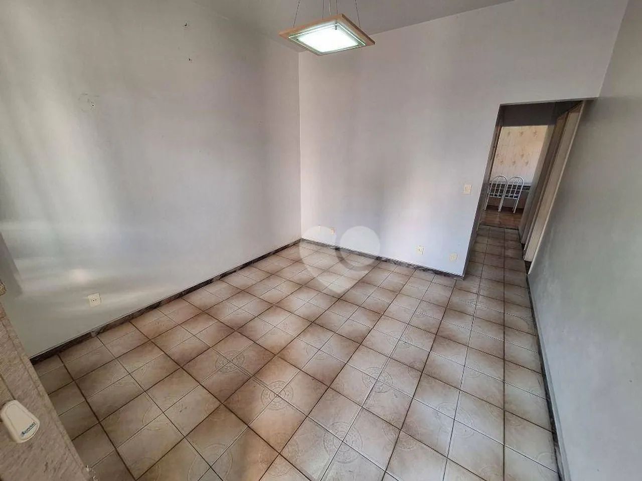 Piedade, Casa Linear em centro de terreno, varandão, 3qts, 6 vagas, quintal $690.000,00 -  - Foto 11