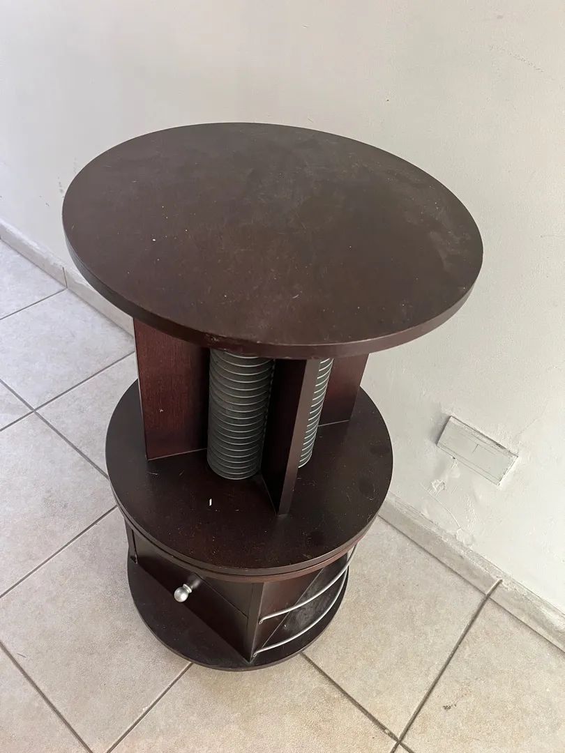 Mesa de Canto Giratória com Gavetas - Ideal para Sala de Estar! - Foto 4