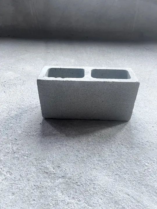 Bloco de Concreto 19x19x39  Tenho 14 peças 