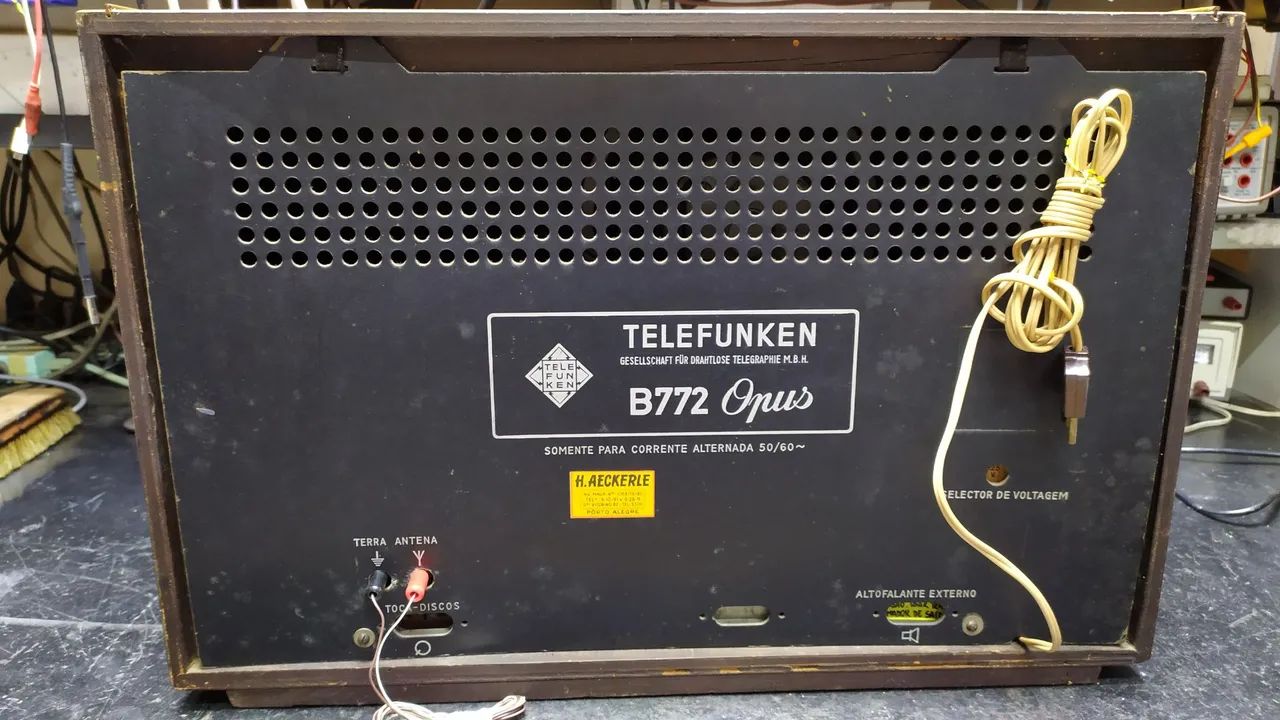 Rádio antigo valvulado Telefunken B772 funcionando  - Foto 4