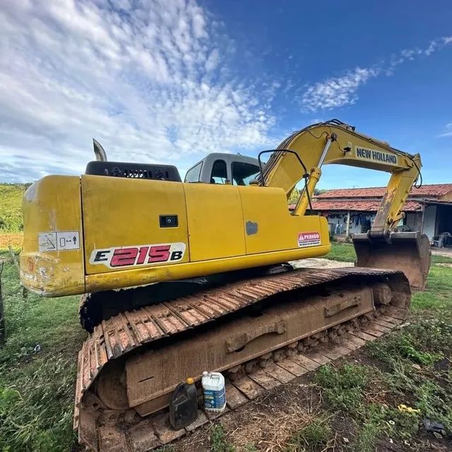 ESCAVADEIRA NEW HOLLAND E 215 - Foto 4