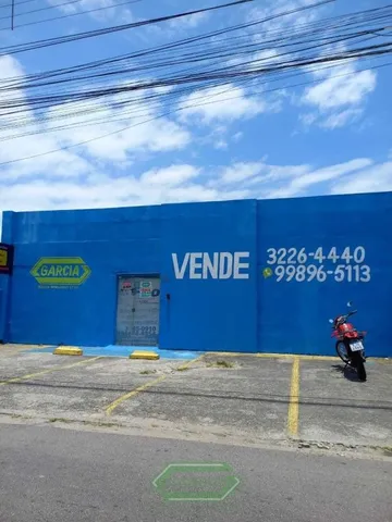 Excelente casa comercial no Bairro dos Estados!