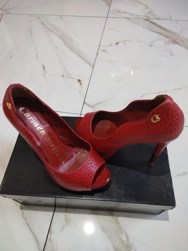 Scarpin vermelho best sale carmen steffens