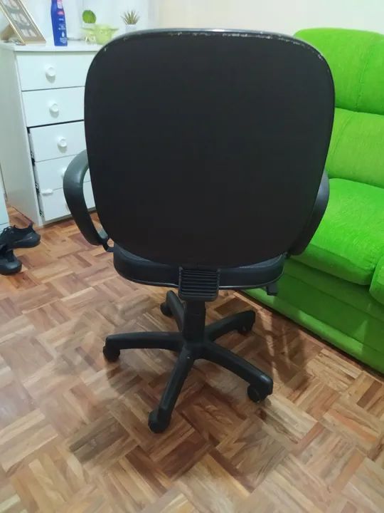 Cadeira escritório giratória preta - Foto 4