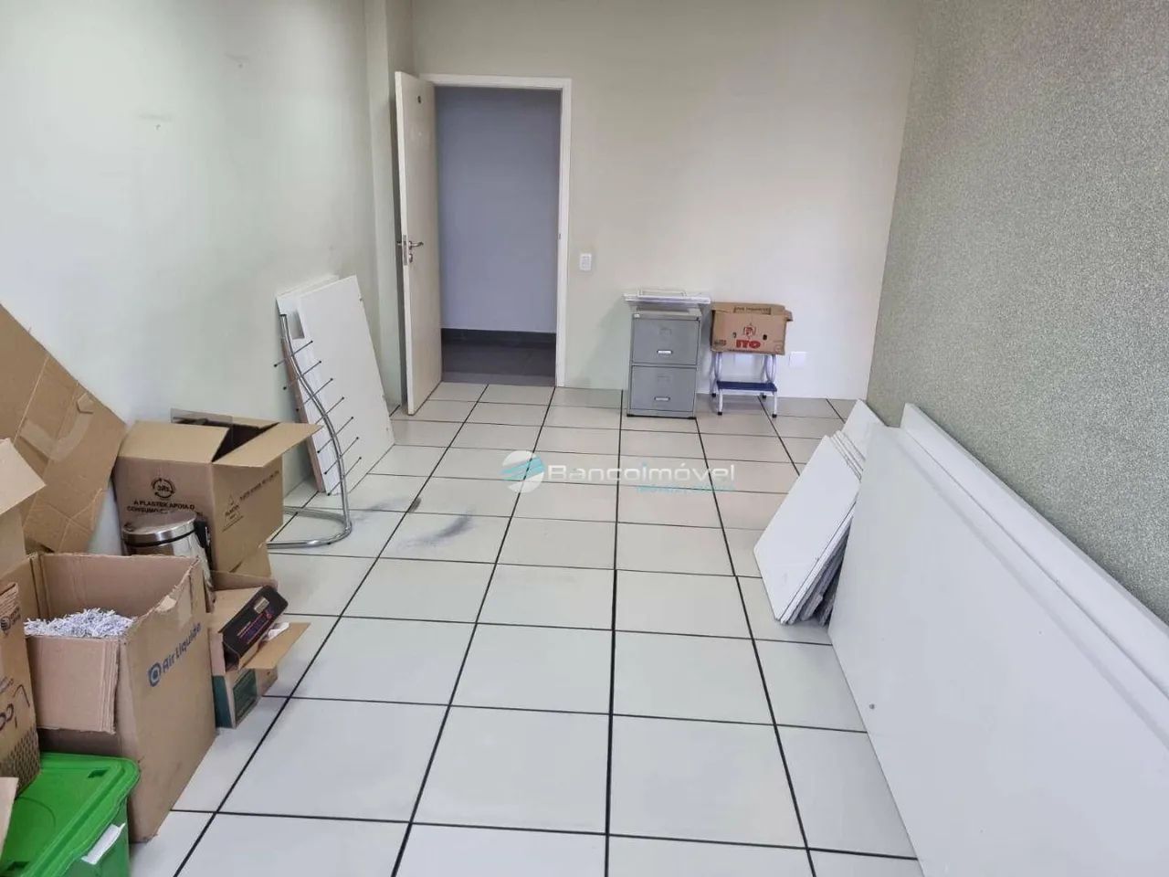 Conjunto de Salas/Comercial, bem localizada, perto de tudo. Edifício com portaria 24 hs, e - Foto 2