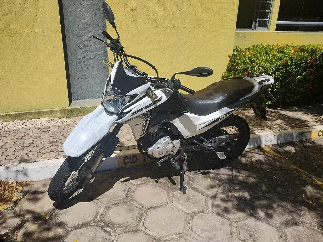 Vendo Bros em perfeito estado. Único dono, maioria das revisões feita na concessionária.