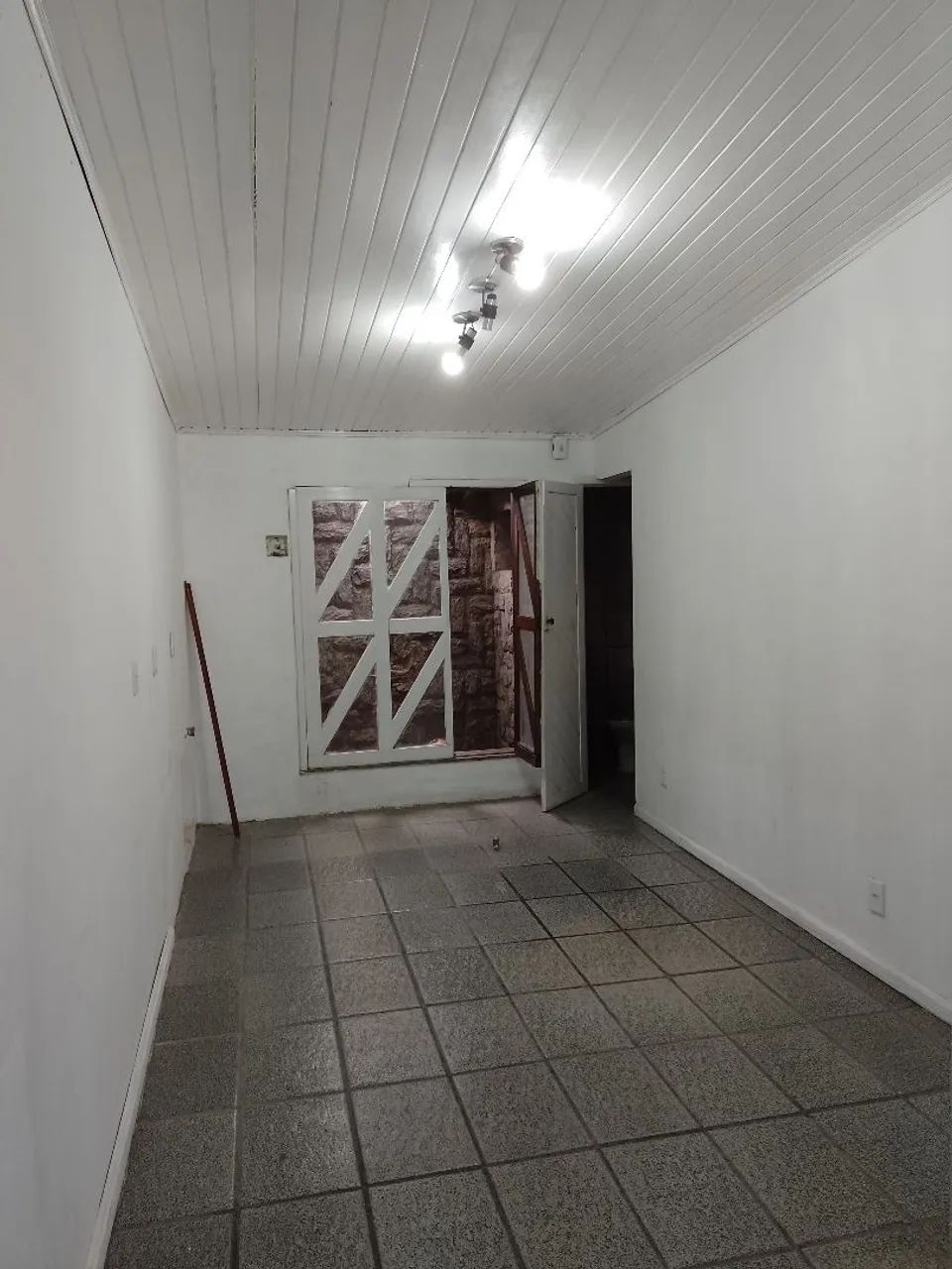 Alugo Sala quarto e banheiro 