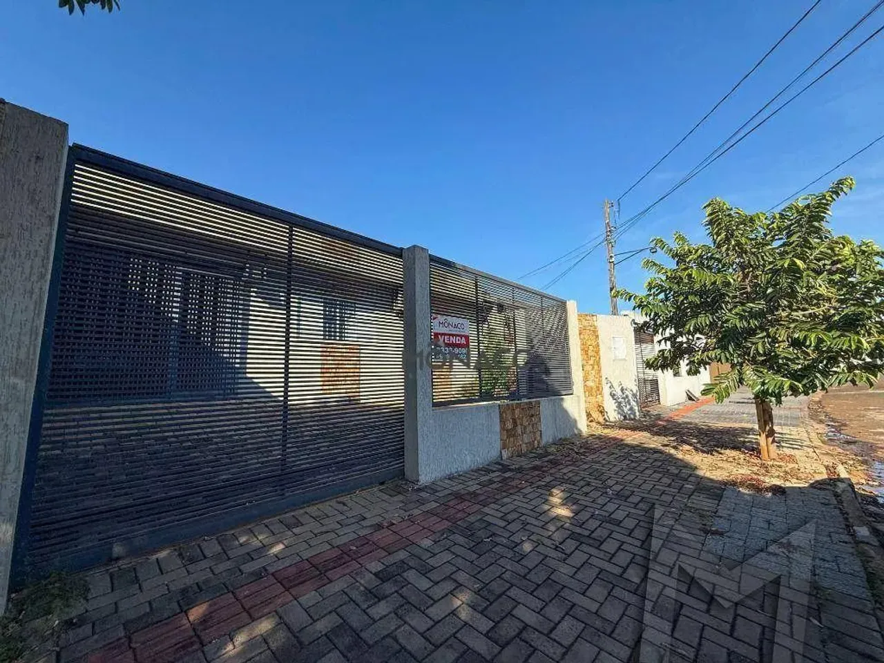 A Imobiliária Mônaco oferece excelente casa para venda na zona oeste de Londrina, com 150m