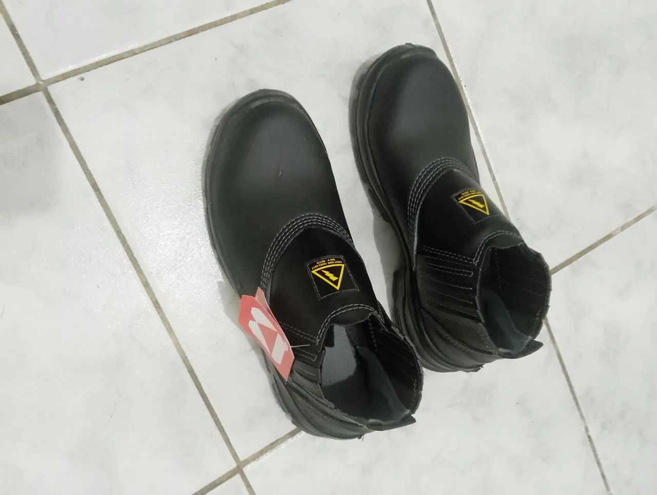 Bota de couro número 39