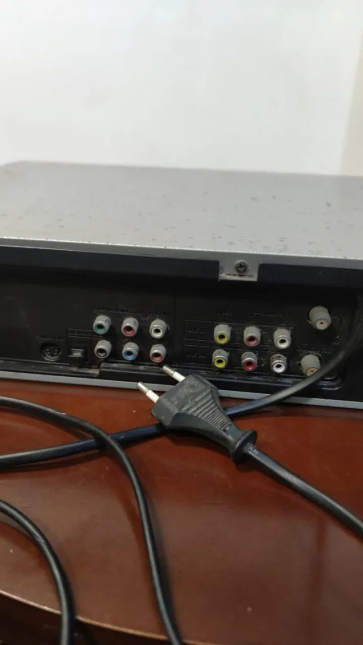 Player e Gravador de Vídeo DVD e VHS Samsung DVD-V4600M - Foto 5