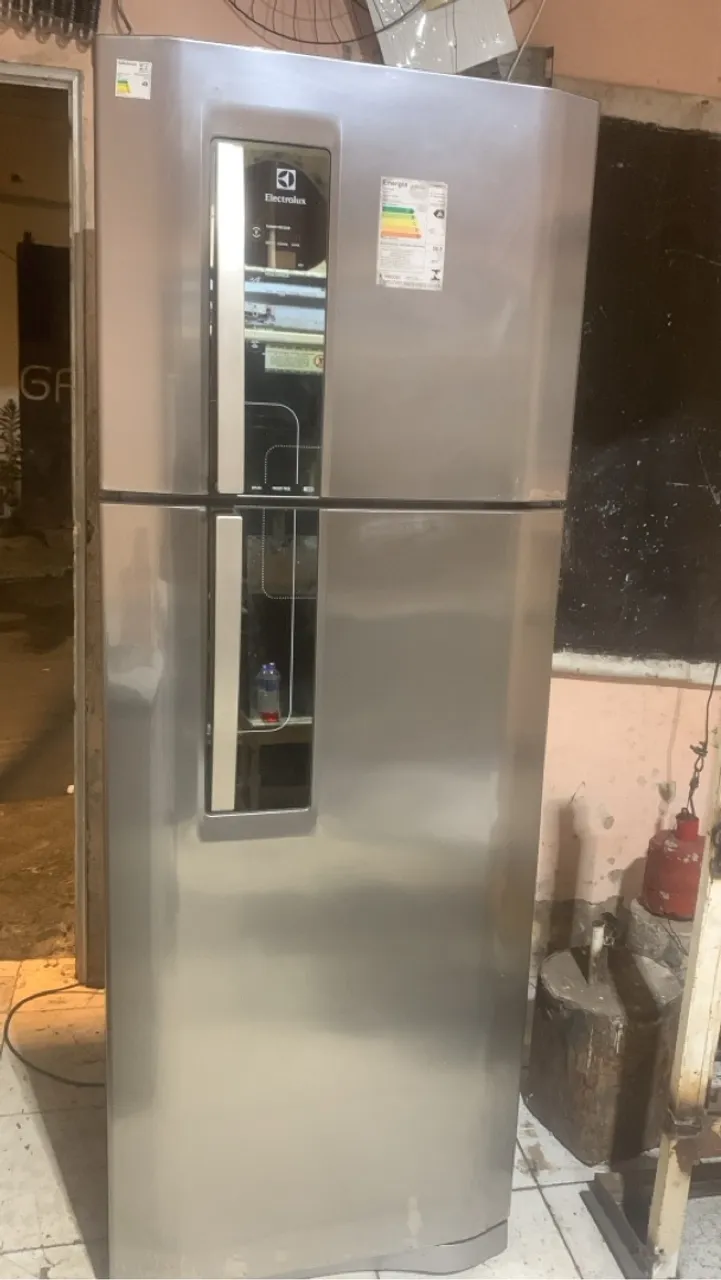 Geladeira Electrolux Frost Free com Dispenser
