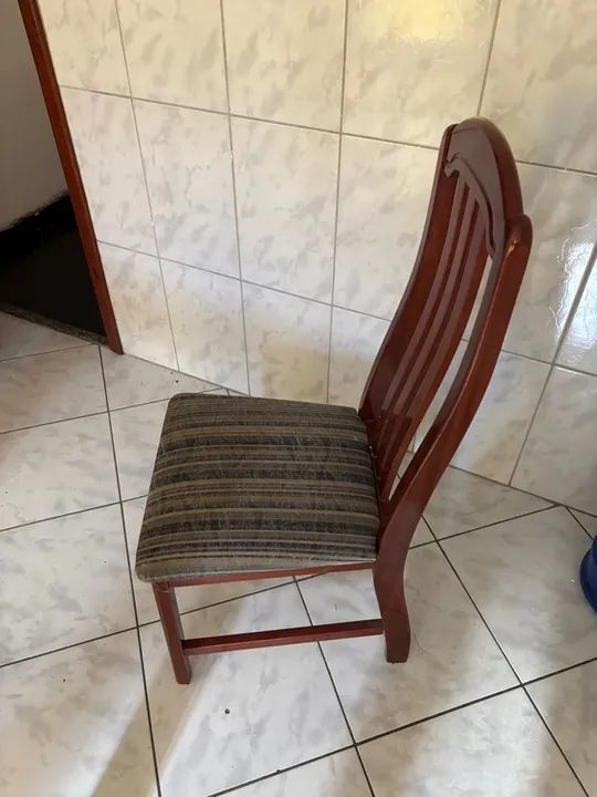 Mesa Madeira Maciça com cadeiras - Foto 4