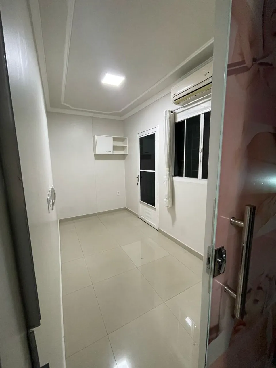Sala pra escritório ou serviço de estética.