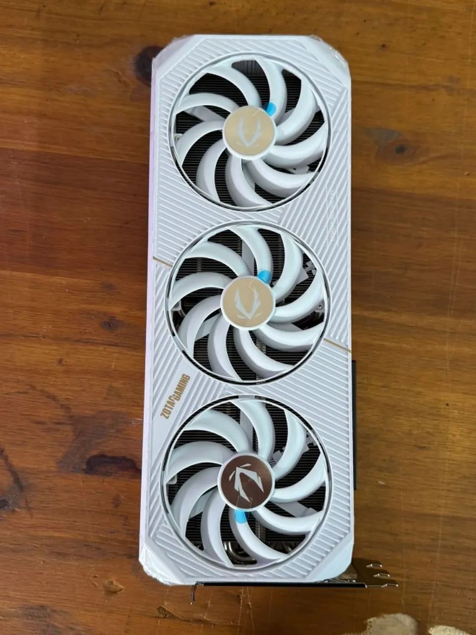 【中古】ZOTAC RTX 5080 SOLID OC White Placa de Video Zotac GeForce RTX 5080 SOLID Core OC White Edition