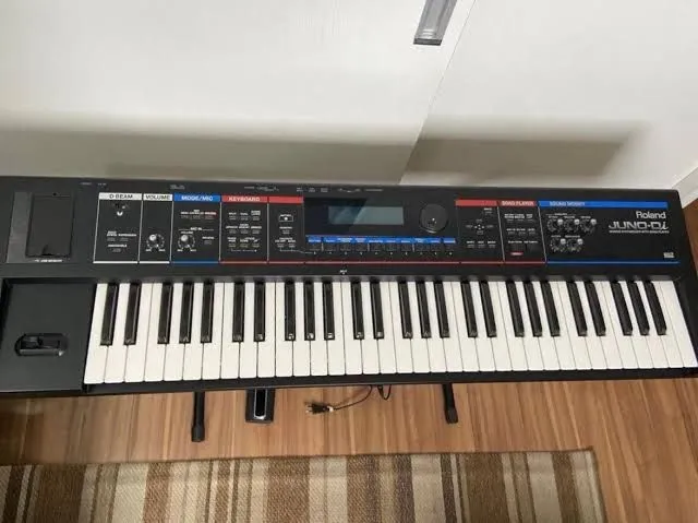 Teclado Roland Juno-Di