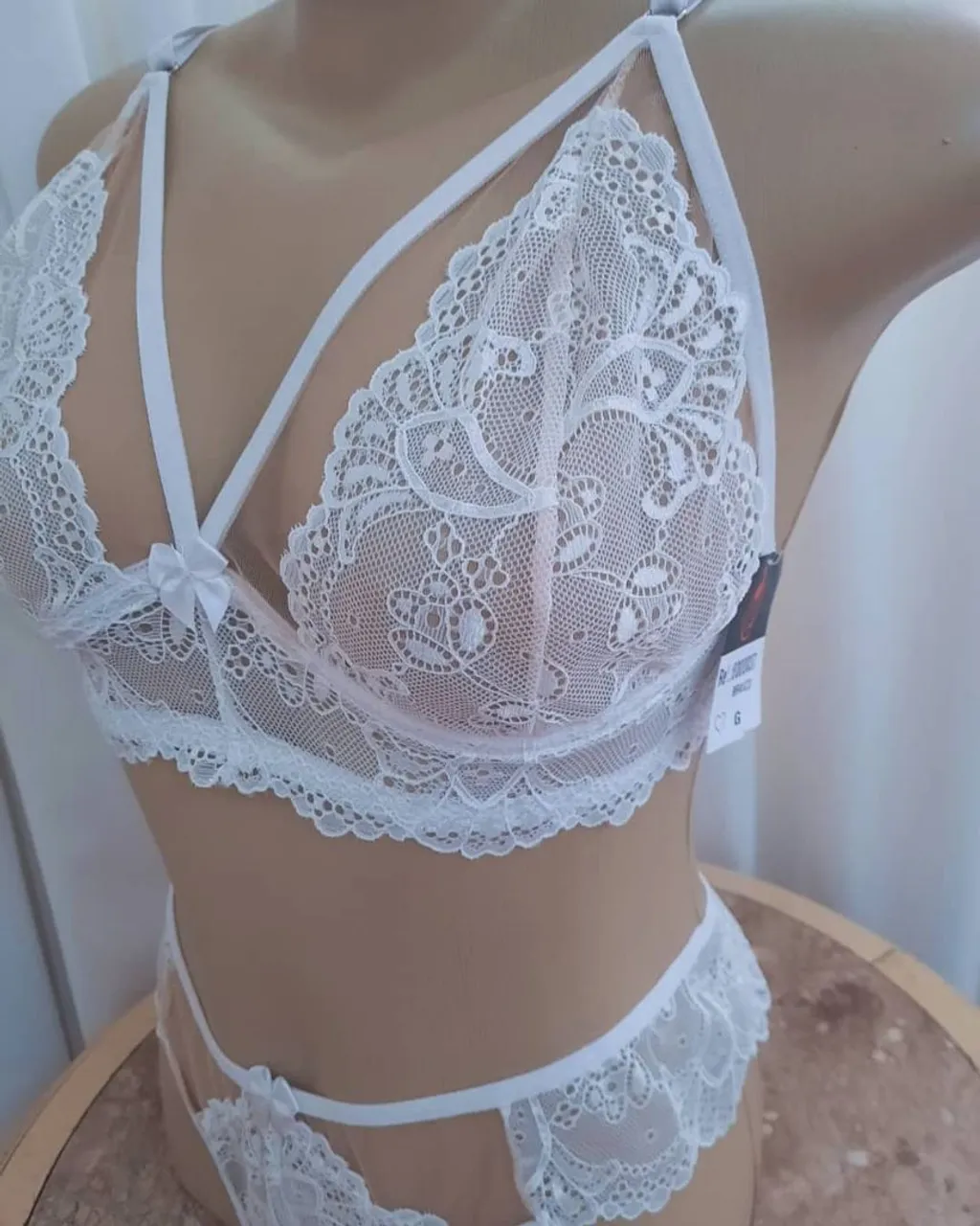 Conjunto de lingerie branco rendado