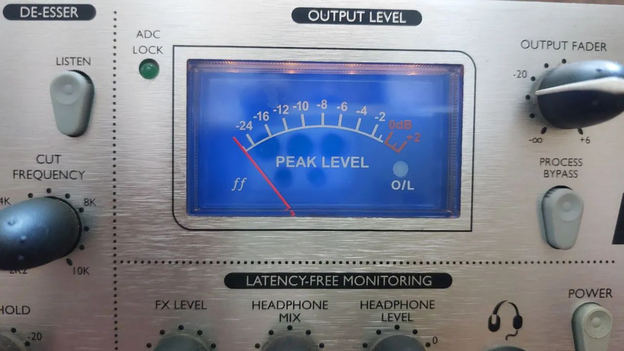 【メーター反応OK】Focusrite VoiceMaster Pro 120V focusrite voicemaster pro platinum - Equipamentos e Acessórios de