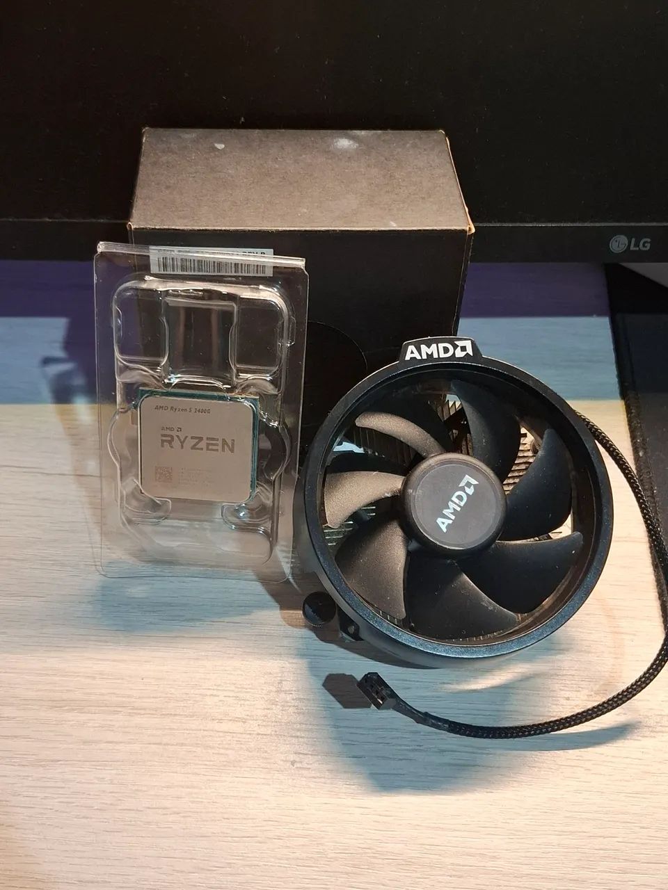 Ryzen 5 2400g Integrated Video Processor Kit with Cooler Box.64169978894850120