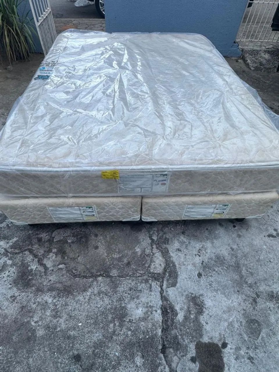 CAMA QUEEN COMPLETA COM BASE E COLCHÃO 64596063827074120