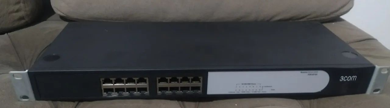 Switch 16 portas - Gigabit - 3COM Baseline 2816 - Preto / Cinza 3CBLUG16A