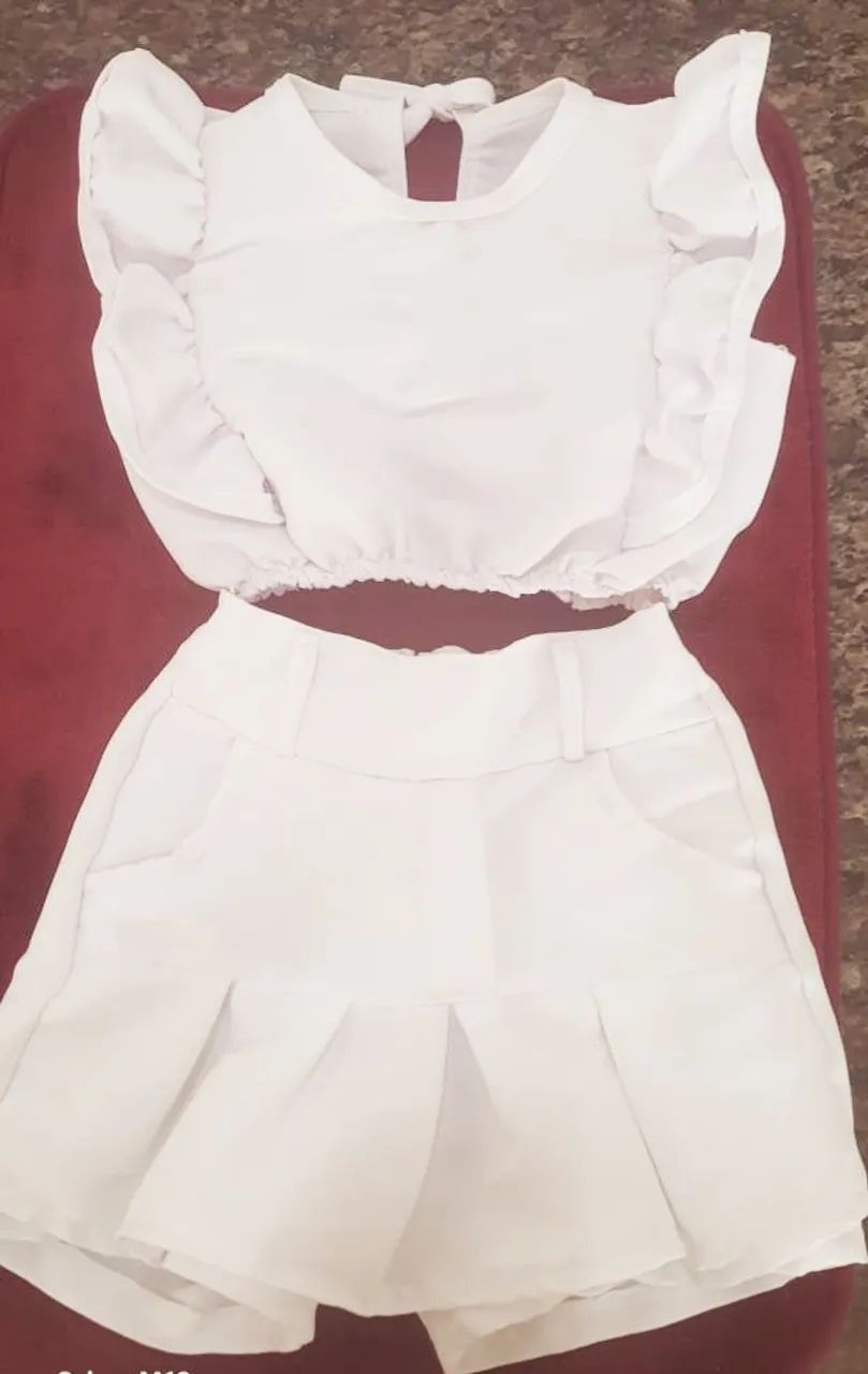 Conjunto  Blusa croped  e Short Short veste 2/3 anos