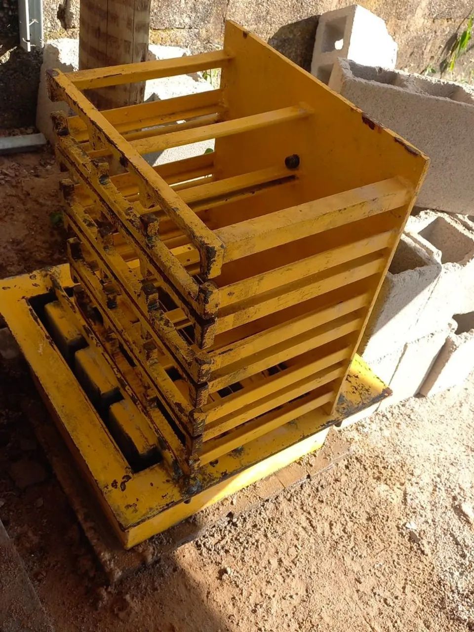 Máquina de blocos de concreto Menegotti + estrutura - Foto 4
