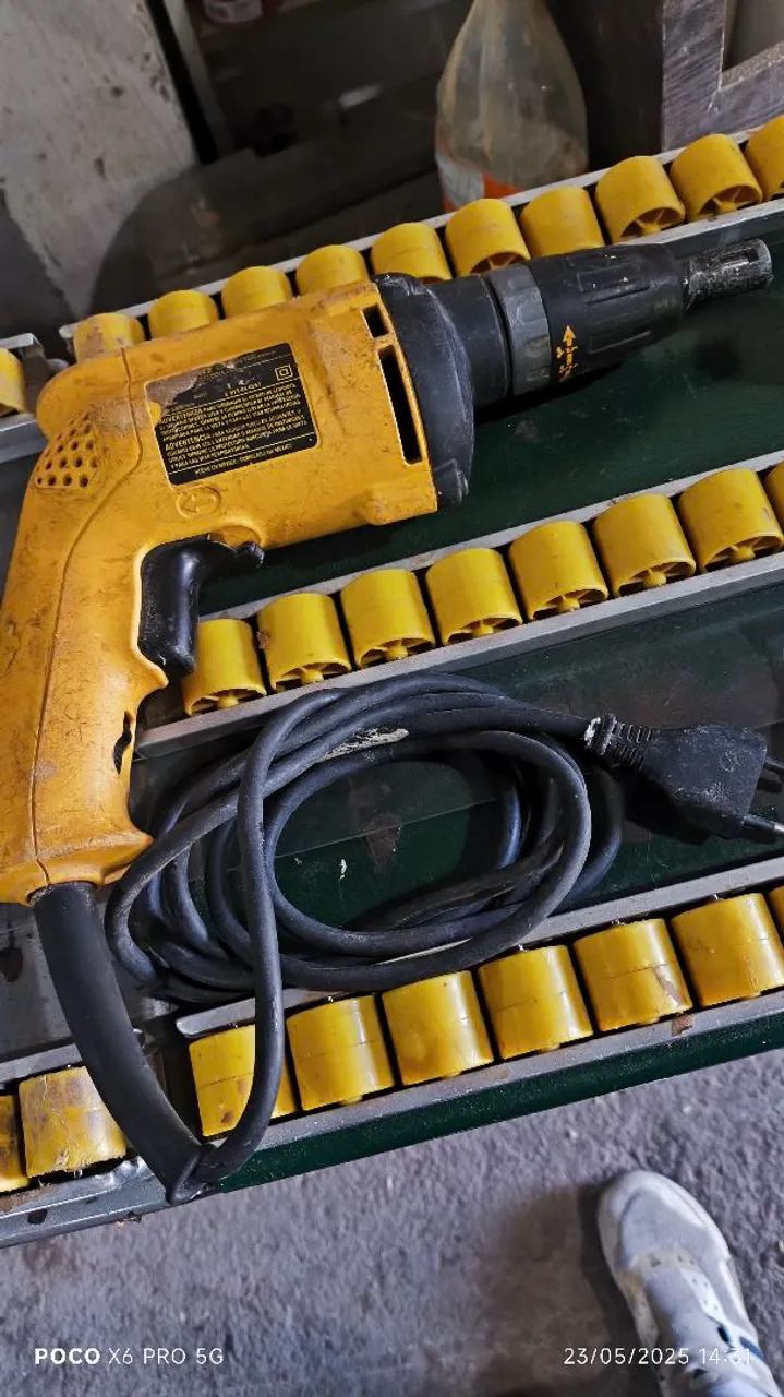 Parafusadeira Elétrica Amarela Dewalt