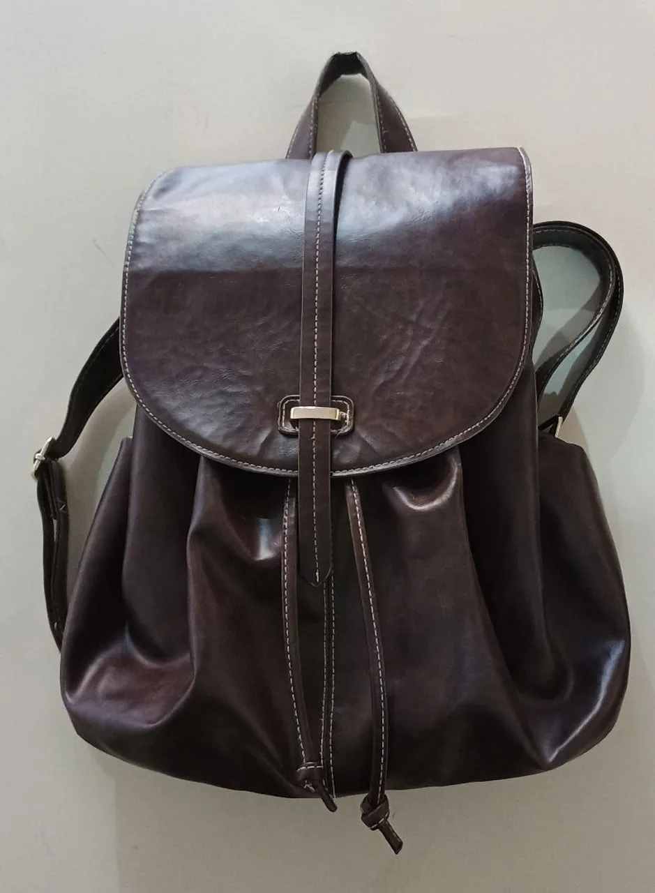 Mochila marrom de couro - excelente estado