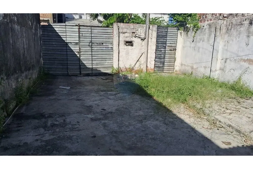 VENDO UM EXCELENTE TERRENO NASCENTE EM CAMPO GRANDE .