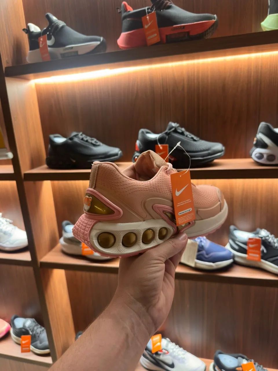 Tênis Nike DN Atacado - Foto 2
