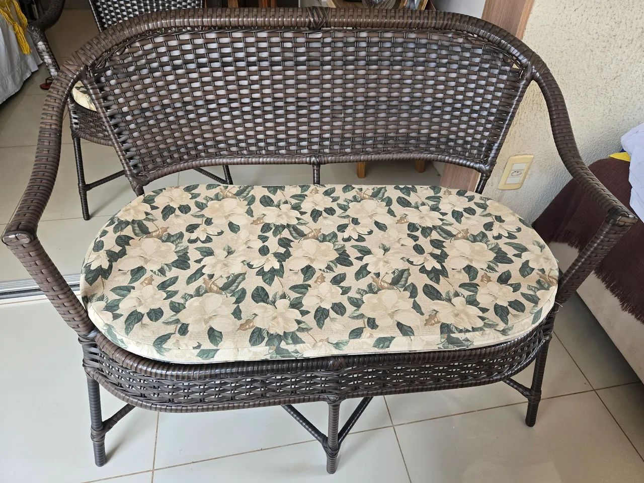 Namoradeira e cadeiras de fibra - Foto 4